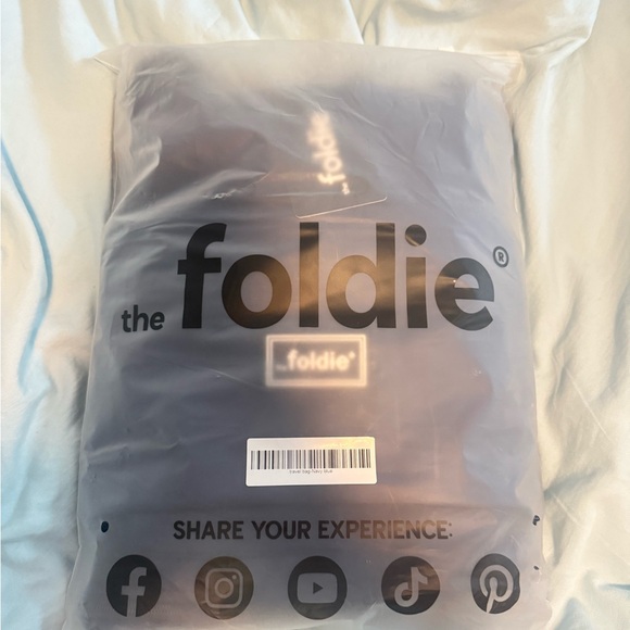 Blue Foldable Travel Bag for Easy Packing - Picture 2 of 3